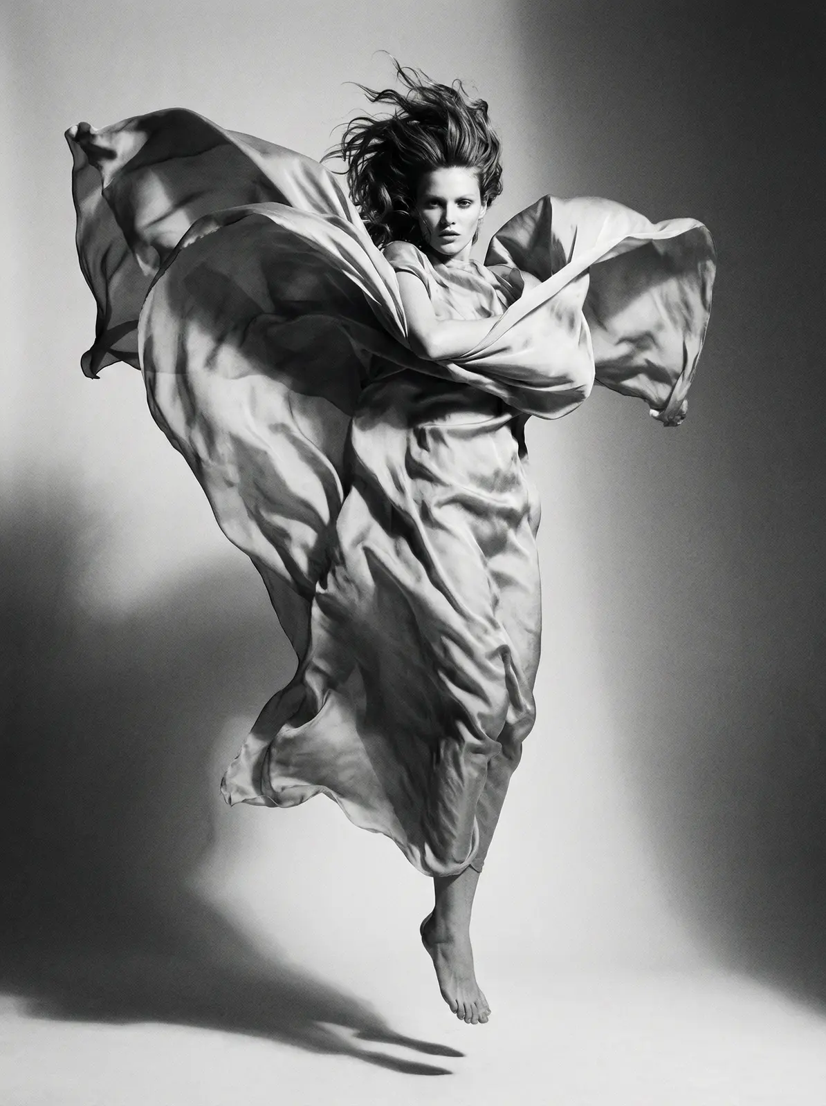 bti体育 灵感橱窗 流动面料艺术摄影